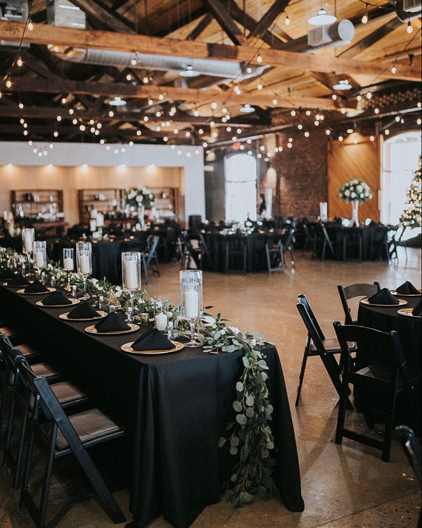 stunning-black-gold-and-glass-wedding-reception-banquet-hall